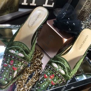 ☘️Green ‘Genie in a bottle’ embellished cuties!